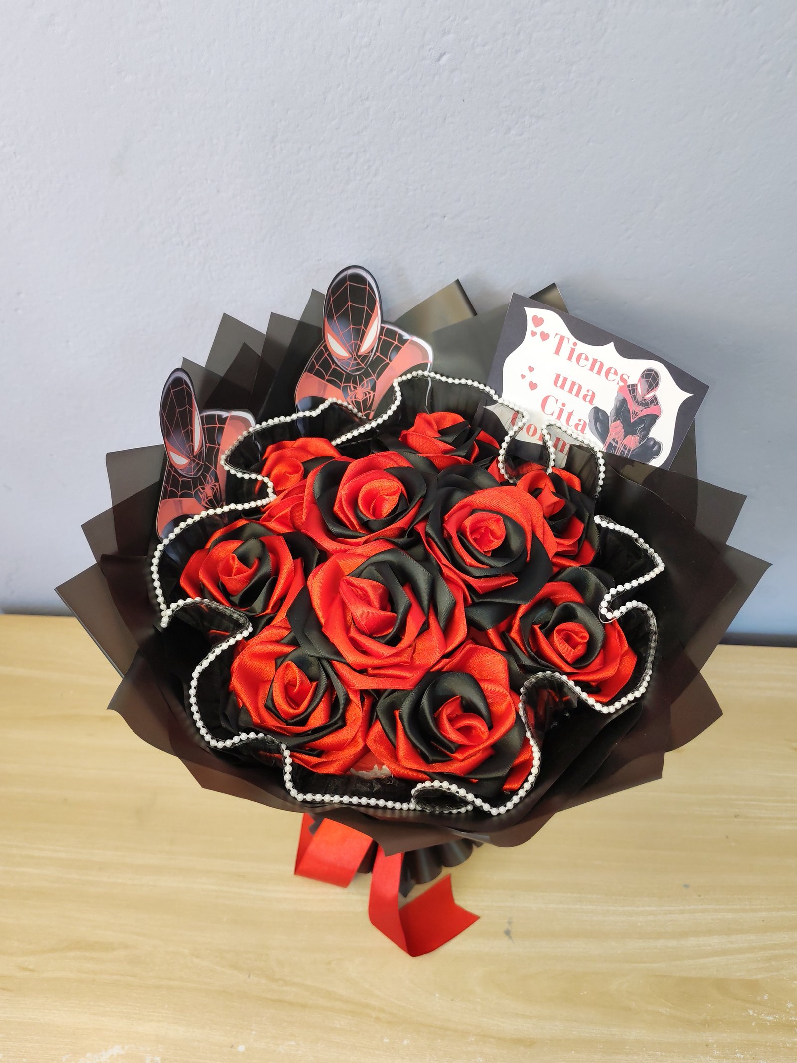 🕷️ Ramo de rosas Spider-Man: ¿Tienes una cita conmigo? ❤️🌹